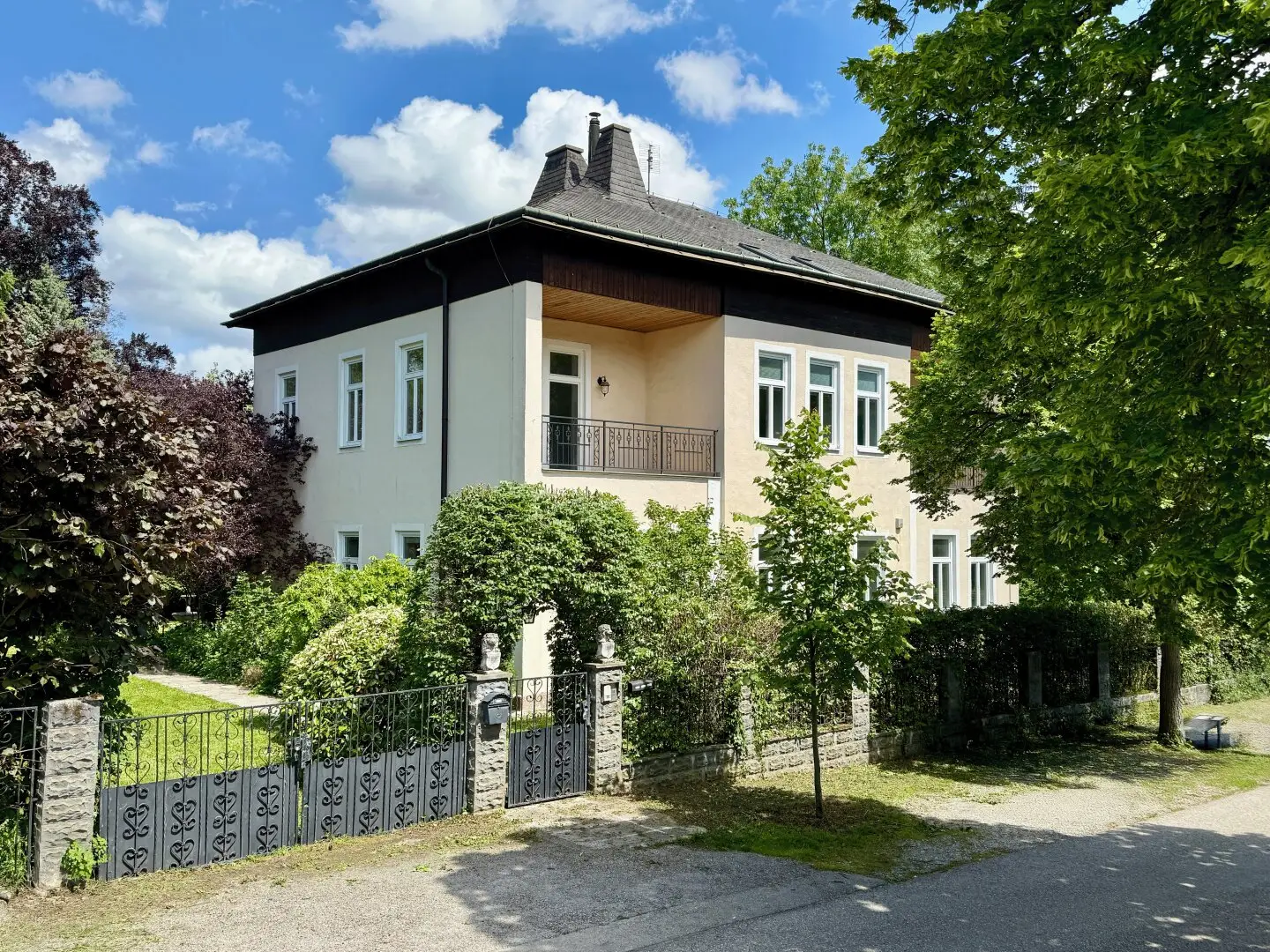 Altbauwohnung im Villenviertel mit Sauna und Lift