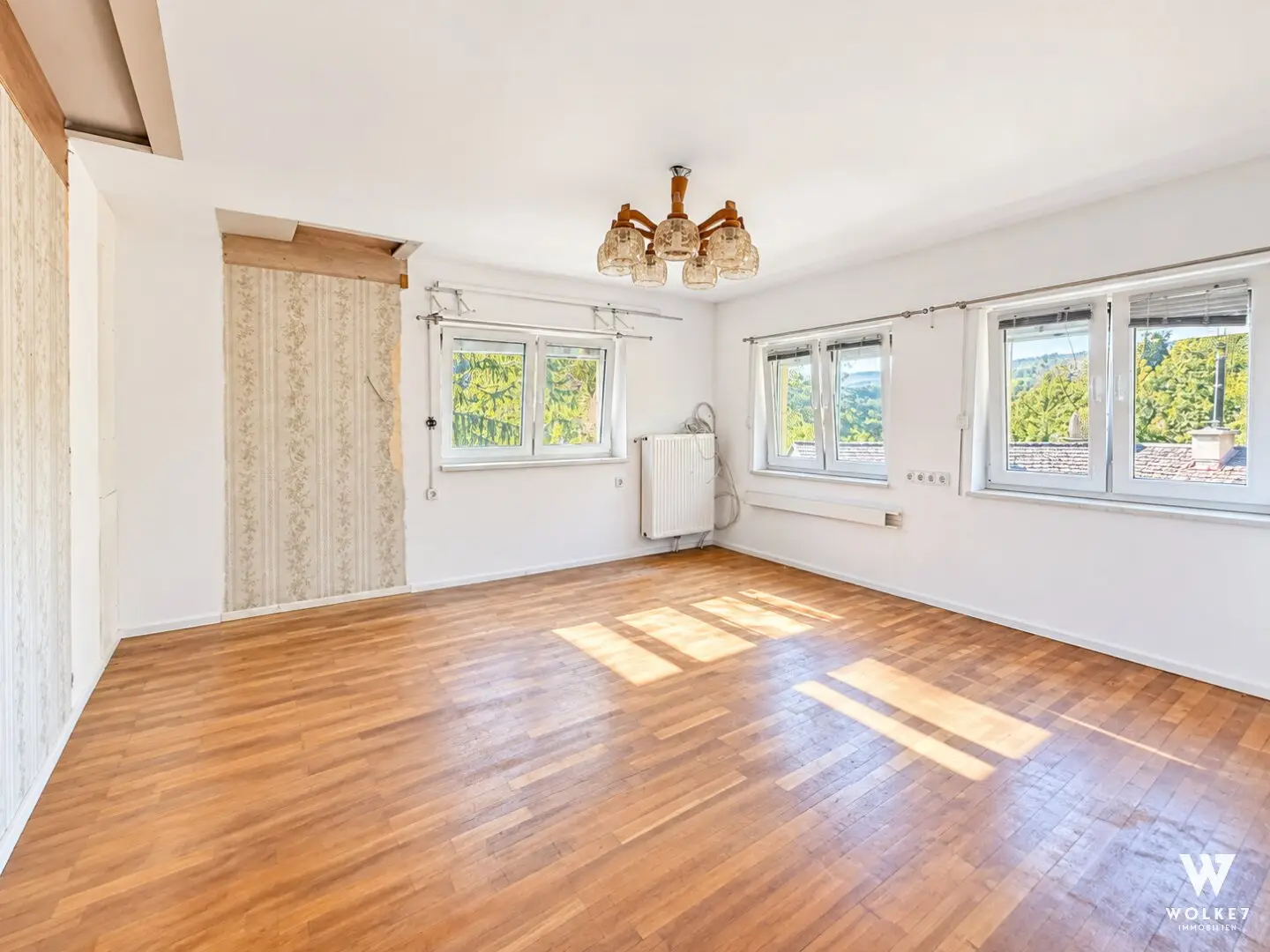 Single-family house on approx. 1.535 m² private land with great renovation potential