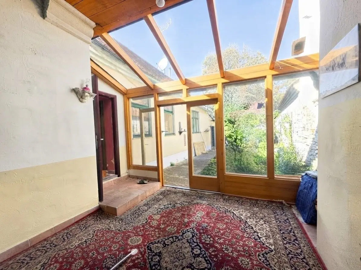 Traditional farmhouse with large plot and outbuildings in need of renovation in 2051 Zellerndorf