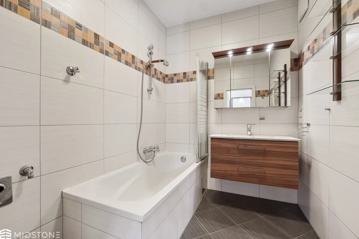 Großzügige 3 Zimmer Wohnung mit sonnigem Balkon und Grünblick in Bad Schönau