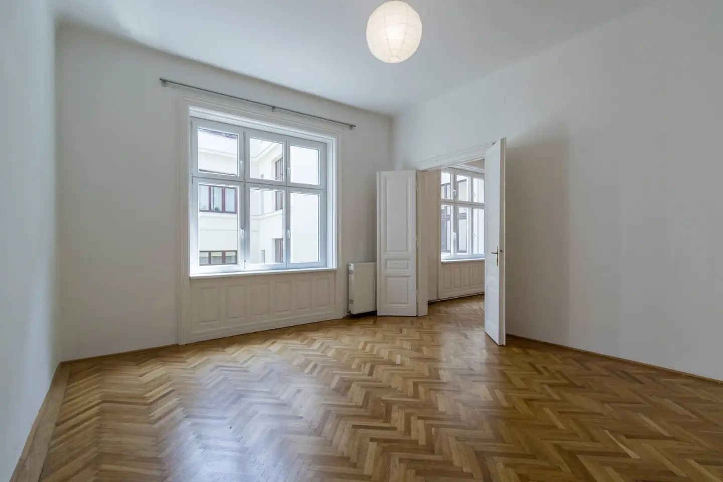 Hofruhelage! Zwei-Zimmer-Altbau mit Balkonoption