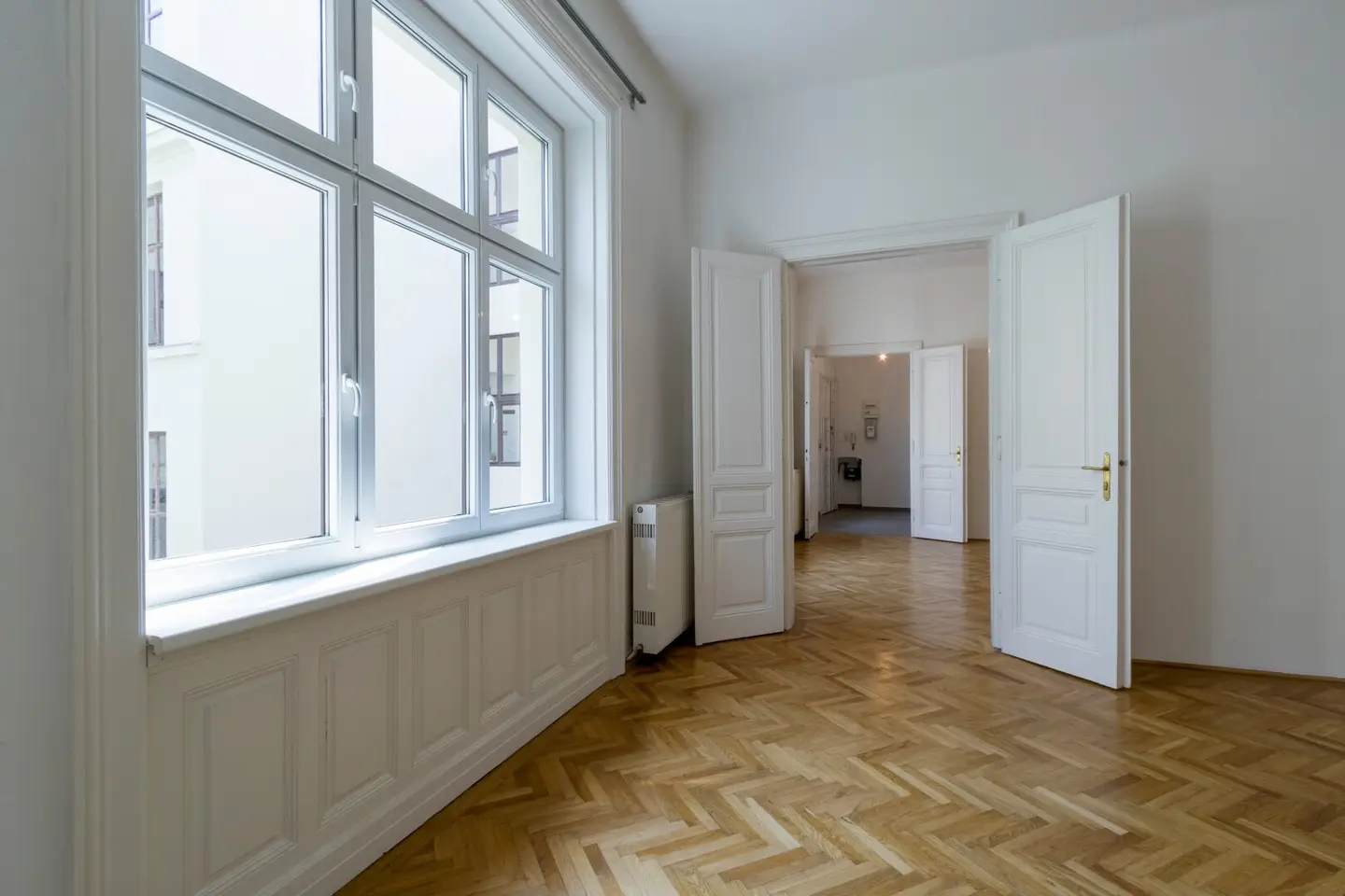Hofruhelage! Zwei-Zimmer-Altbau mit Balkonoption
