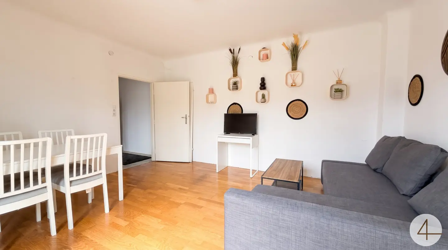 Charmante Dachgeschosswohnung mit Balkon – modernisiert &amp; bezugsbereit