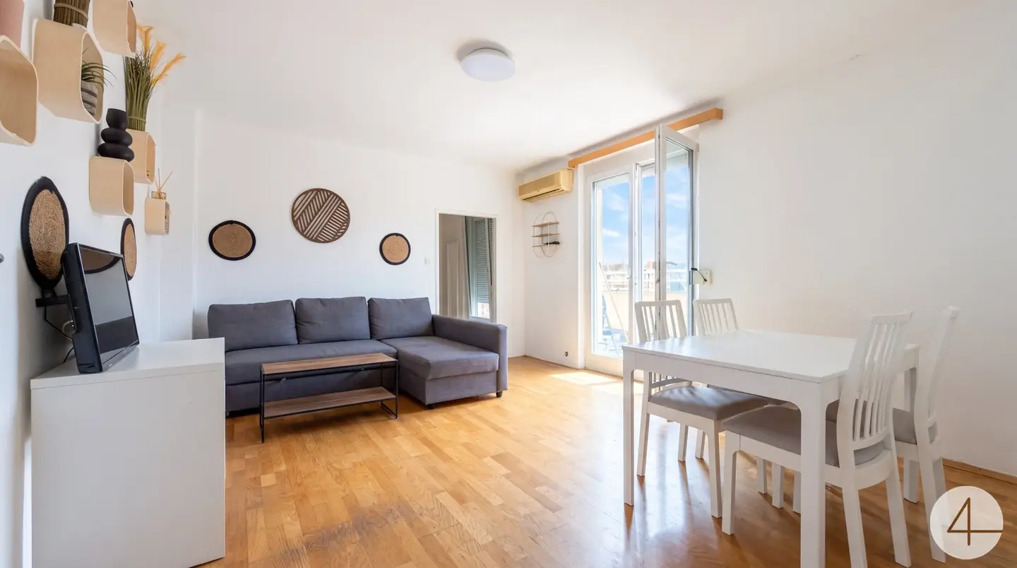 Charmante Dachgeschosswohnung mit Balkon – modernisiert &amp; bezugsbereit