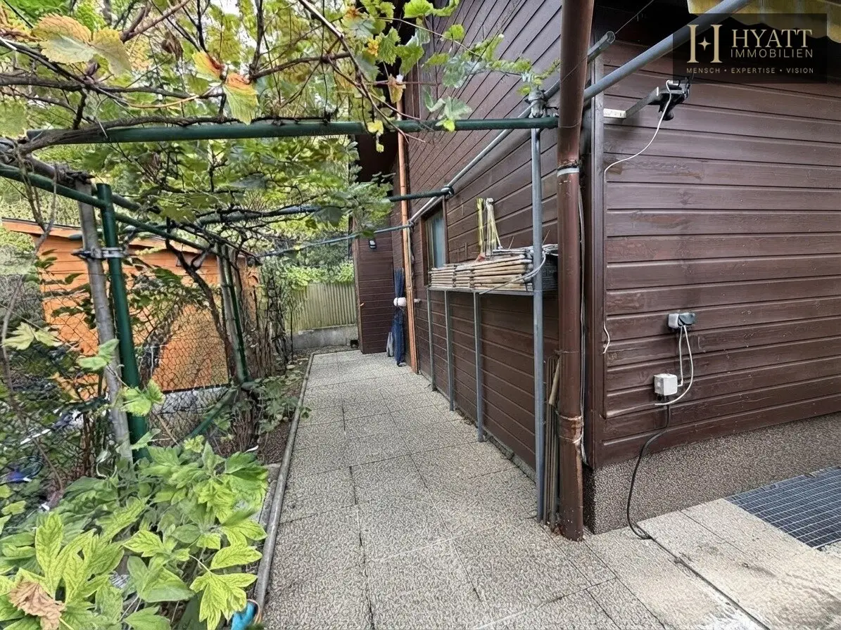 Allotment garden house near the Prater on 259 m² plot, existing property with attractive new build potential