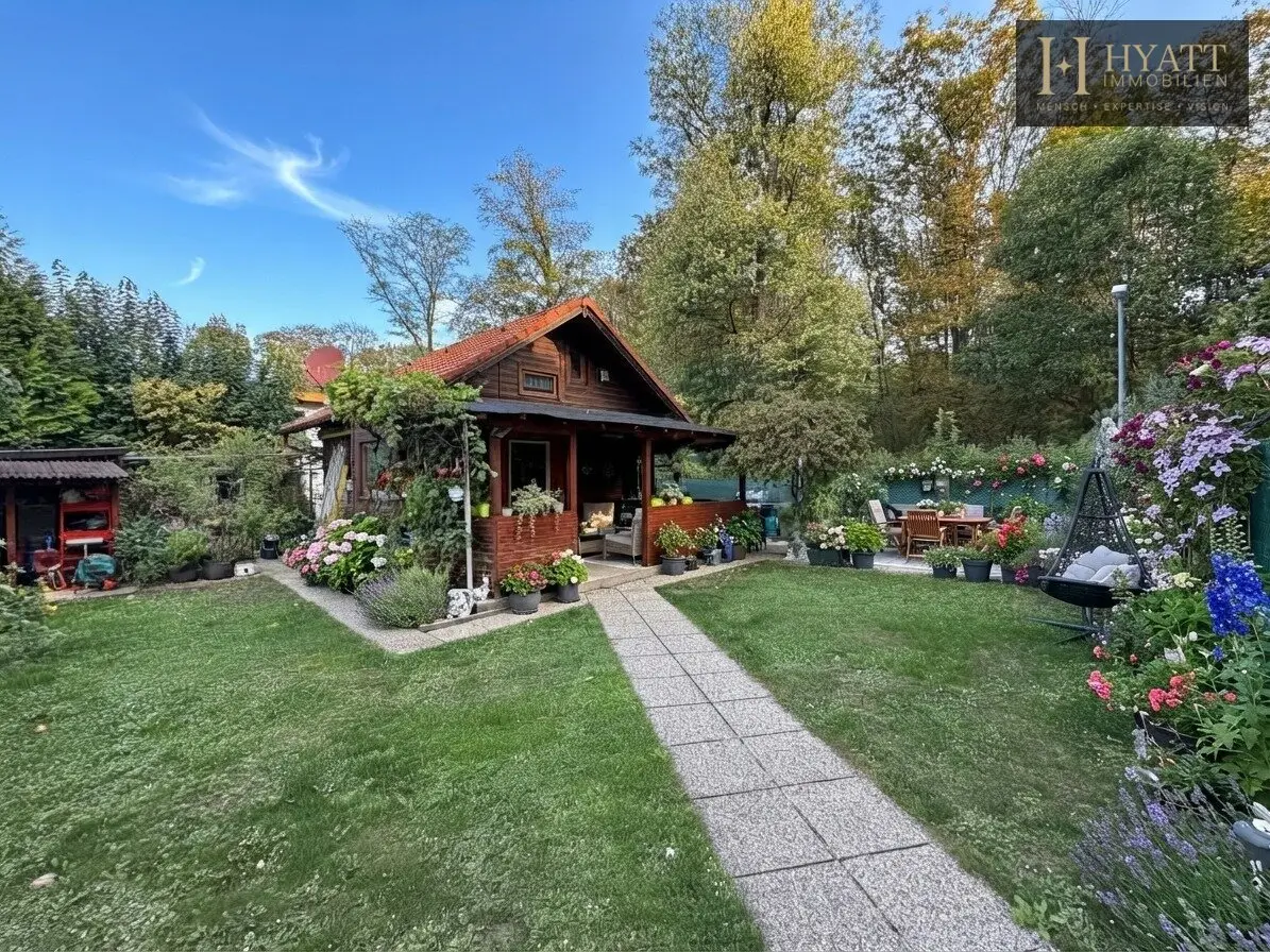 Allotment garden house near the Prater on 259 m² plot, existing property with attractive new build potential