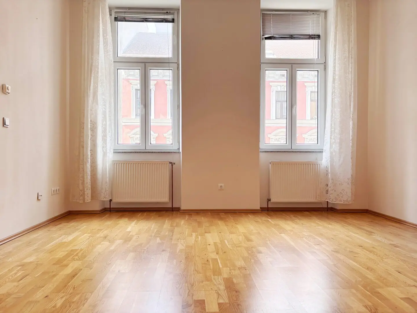 Mitten im Supergrätzl: 2 Zimmer, hohe Räume &amp; klassischer Altbaucharme kombiniert mit modernem Komfort