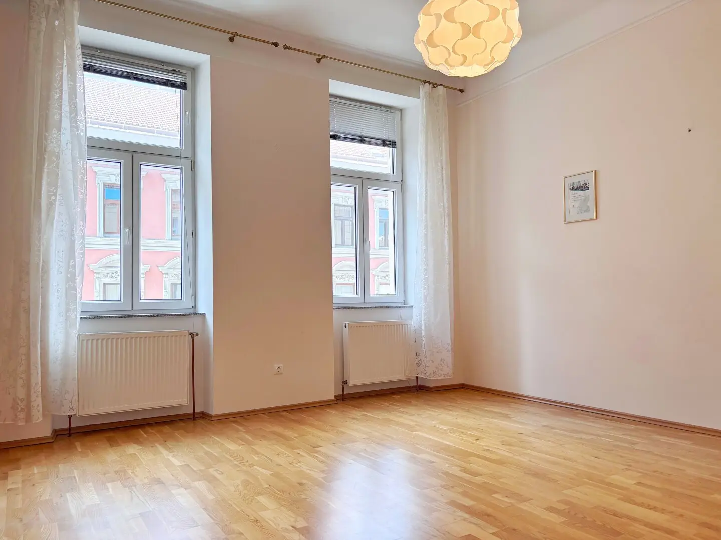 Mitten im Supergrätzl: 2 Zimmer, hohe Räume &amp; klassischer Altbaucharme kombiniert mit modernem Komfort