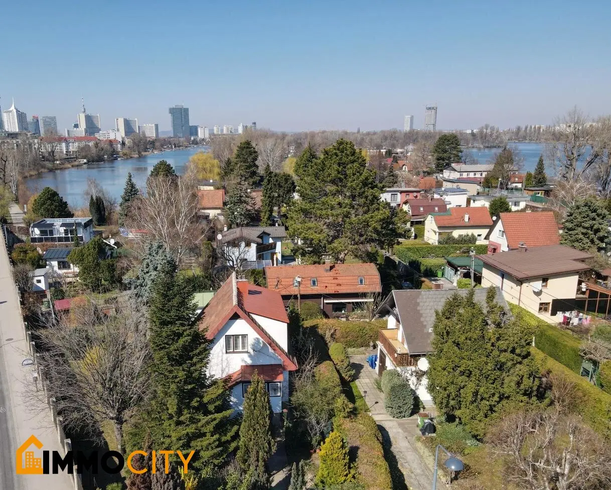 Wohnen am Wasser – Haus mit großem Garten, 2 Badeplätzen &amp; Bootsanlegemöglichkeit an der Alten Donau | Dampfschiffhaufen 44, 1220 Wien