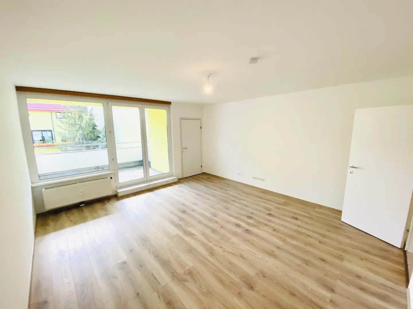 NEU! Geräumige 1-Zimmerwohnung mit Loggia und Balkon!