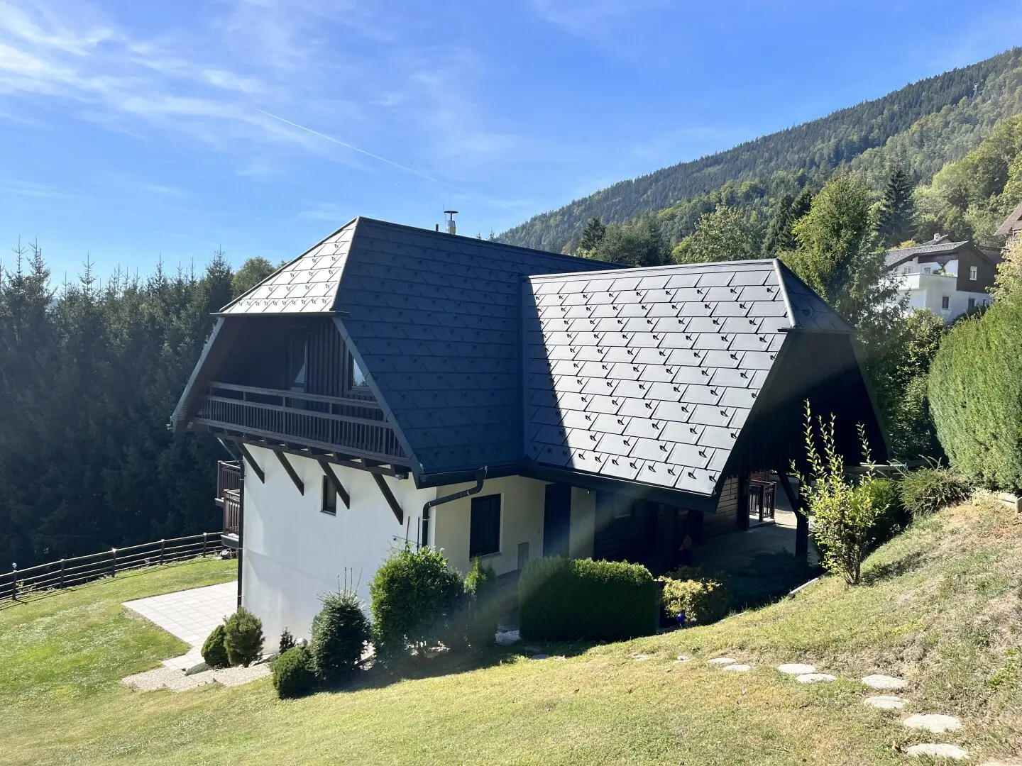 St. Radegung near Graz: A home with distant view – charming wooden house at the foot of the Schöckel in a magnificent elevated position only about 20 minutes from Graz