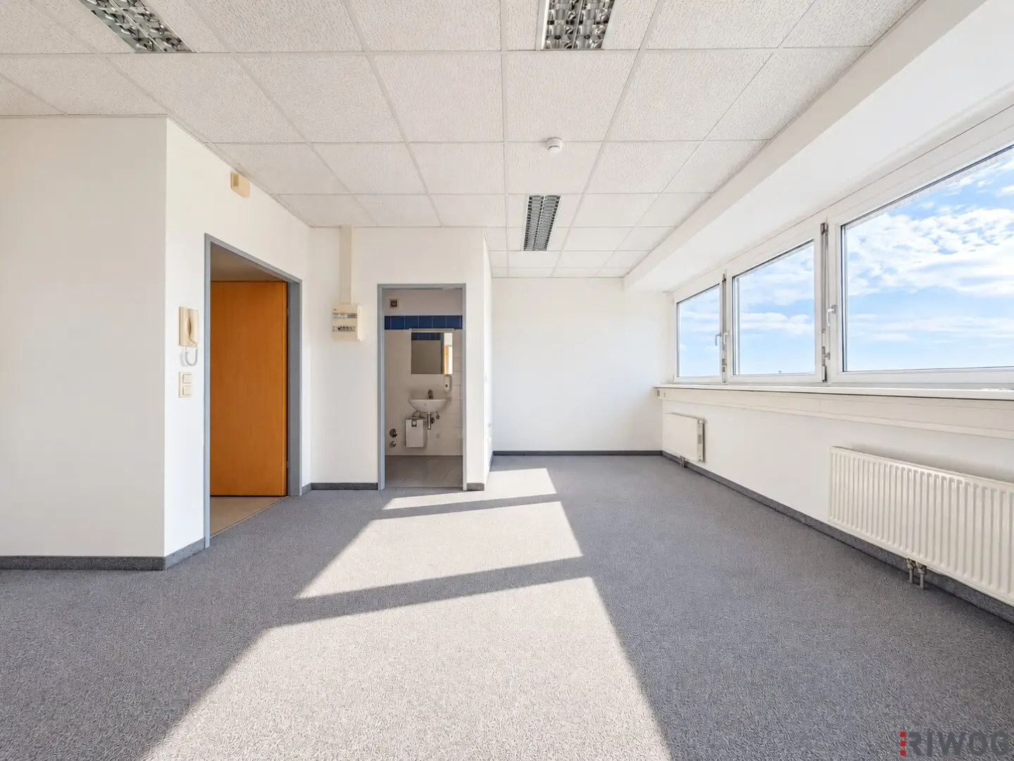 56 m² office with two workrooms and option for a tea kitchen in IZ Süd | parking