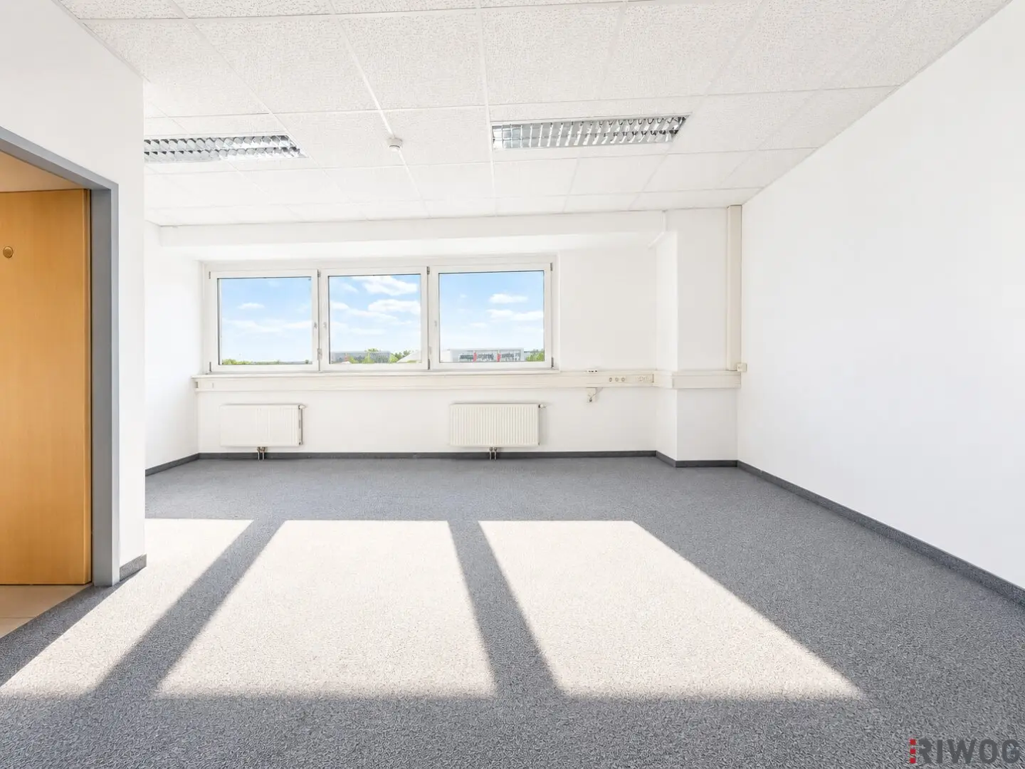 56 m² office with two workrooms and option for a tea kitchen in IZ Süd | parking
