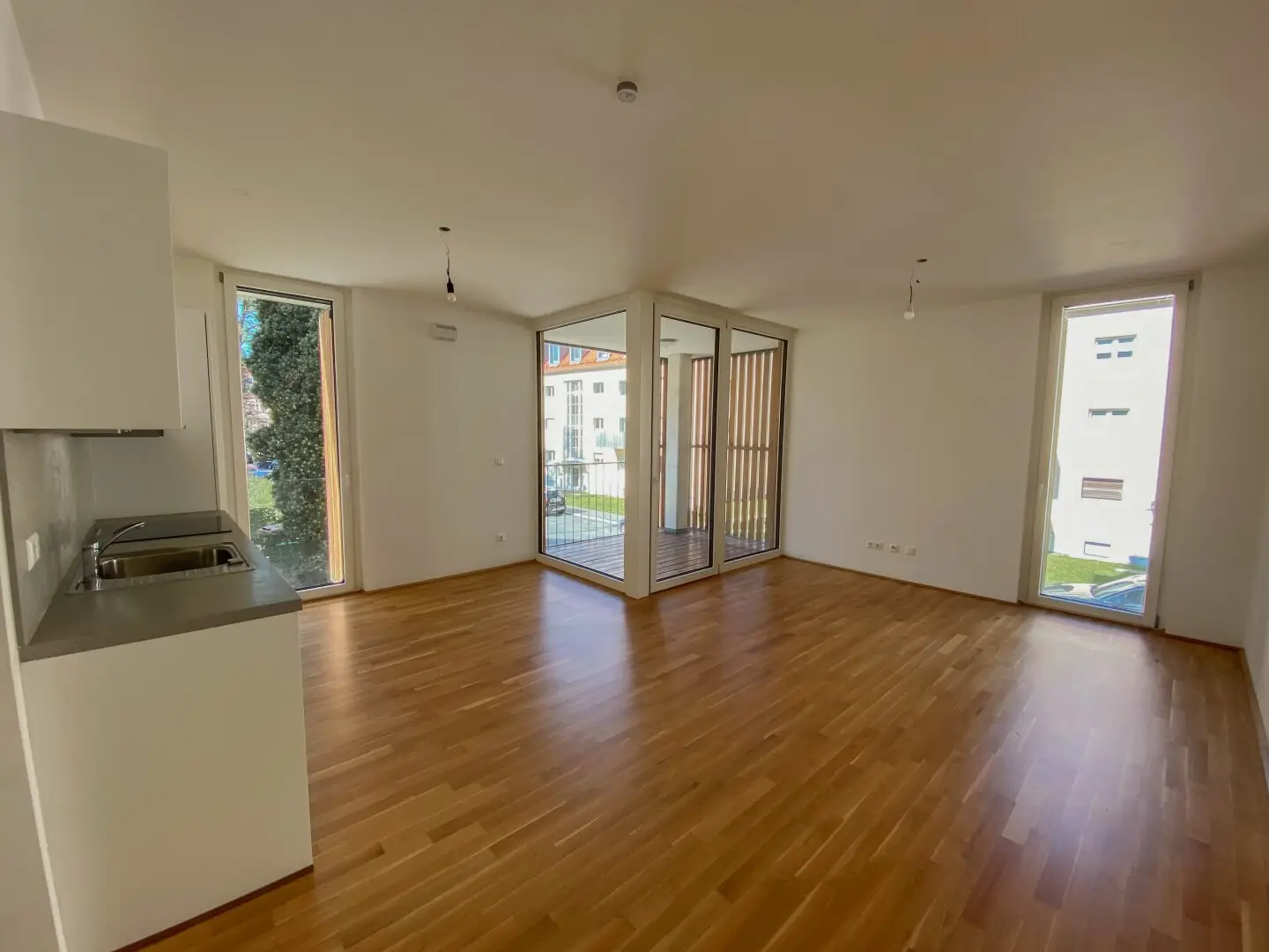 ZUHAUSE ANGEKOMMEN! 13695F