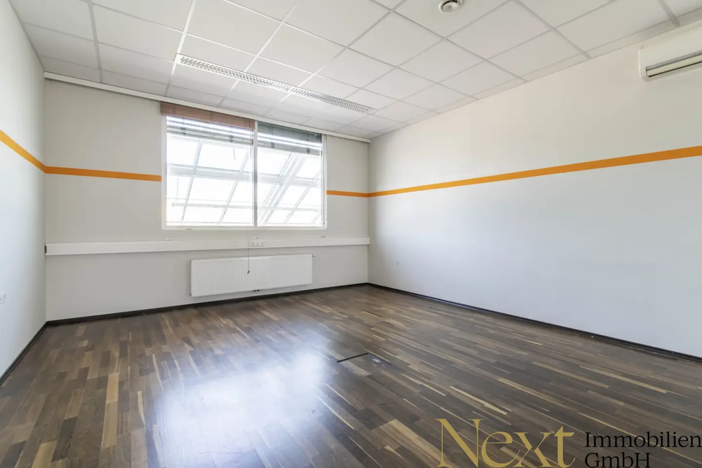 Air-conditioned office space with parking spaces and storage in Traun prime location for rent