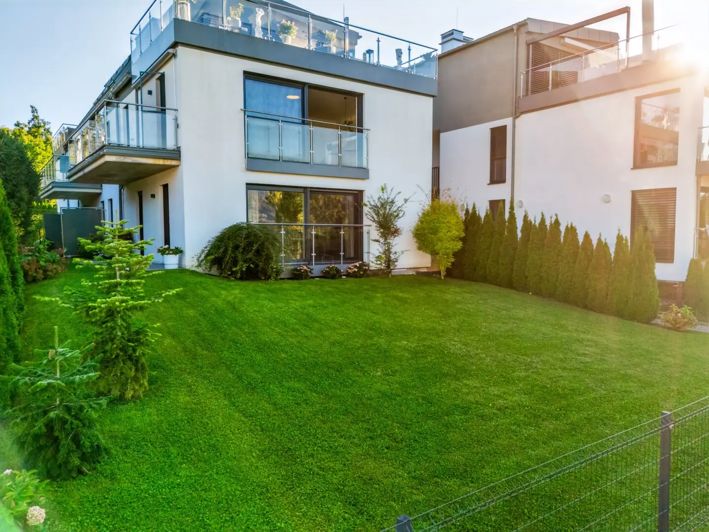 ***Gartentraum mit Blick über Velden - fußläufig ins Zentrum***