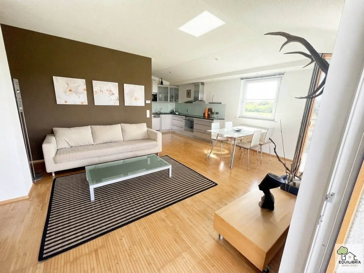 HELLE 3-ZIMMER-WOHNUNG MIT ZWEI BALKONEN UND SCHÖNEM GRÜNBLICK inkl. GARAGE