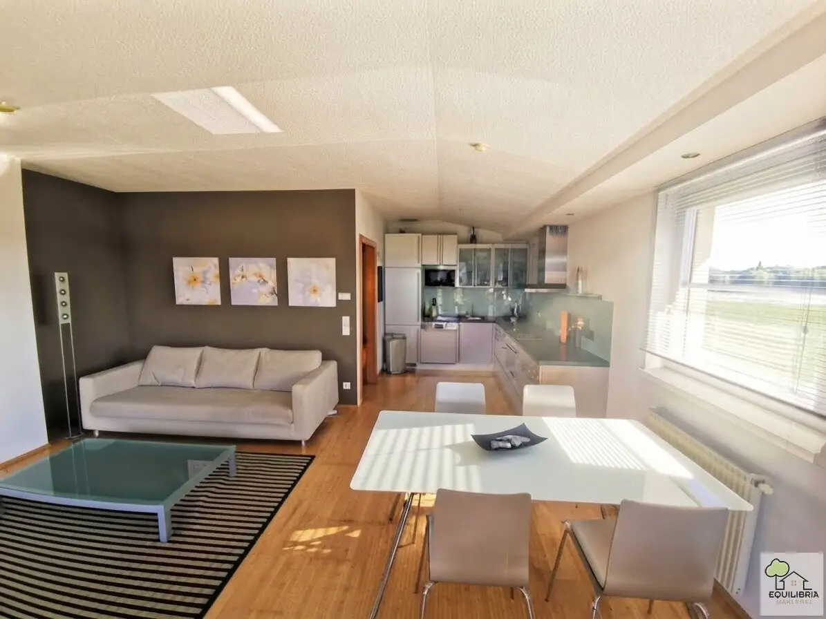 HELLE 3-ZIMMER-WOHNUNG MIT ZWEI BALKONEN UND SCHÖNEM GRÜNBLICK inkl. GARAGE