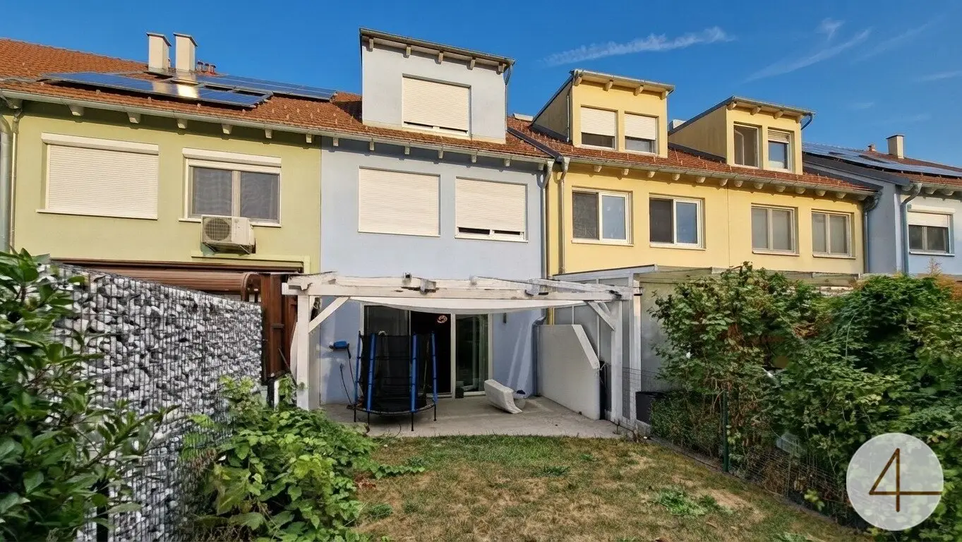 Leben am Wasser – großzügiges Reihenhaus mit Garten, Dachterrasse &amp; Garage in Vösendorf