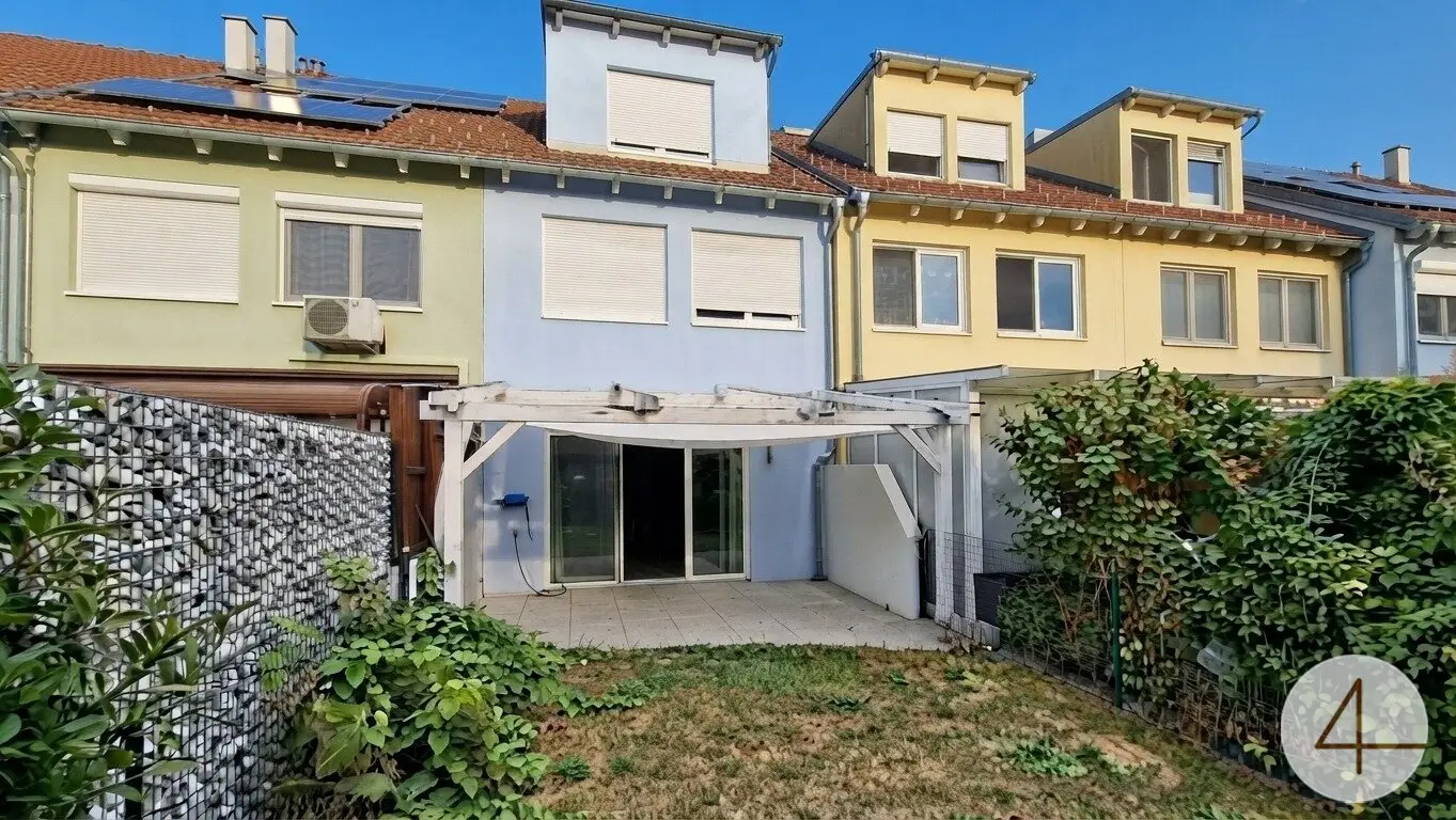 Leben am Wasser – großzügiges Reihenhaus mit Garten, Dachterrasse &amp; Garage in Vösendorf