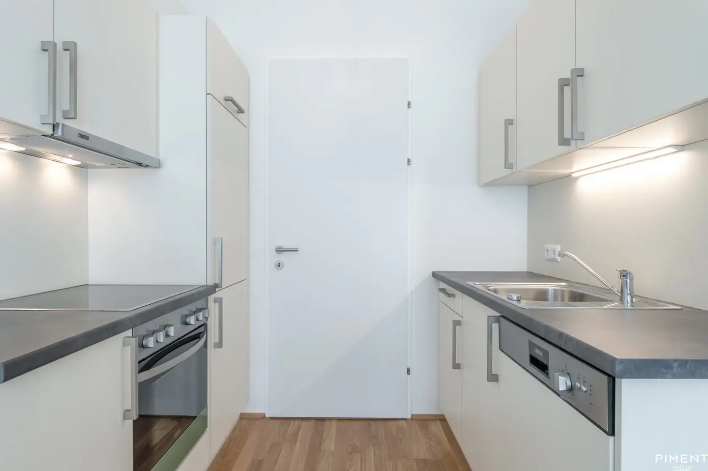 Quiet 2-room apartment with balcony near U1