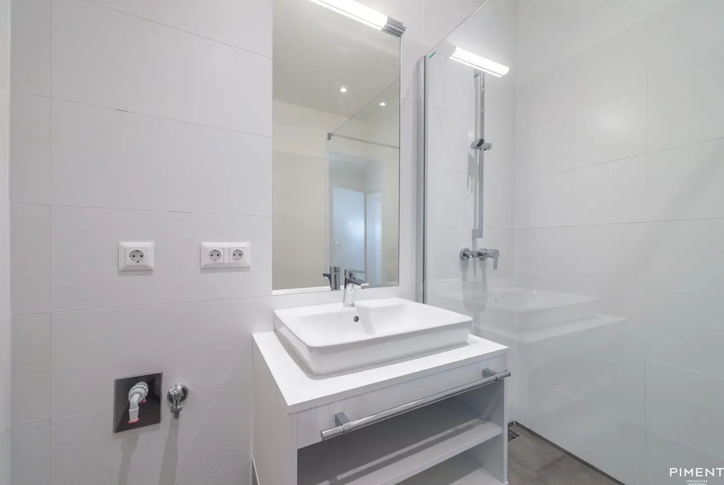 RUHIGE 2-ZIMMER WOHNUNG MIT BALKON NAHE U1!