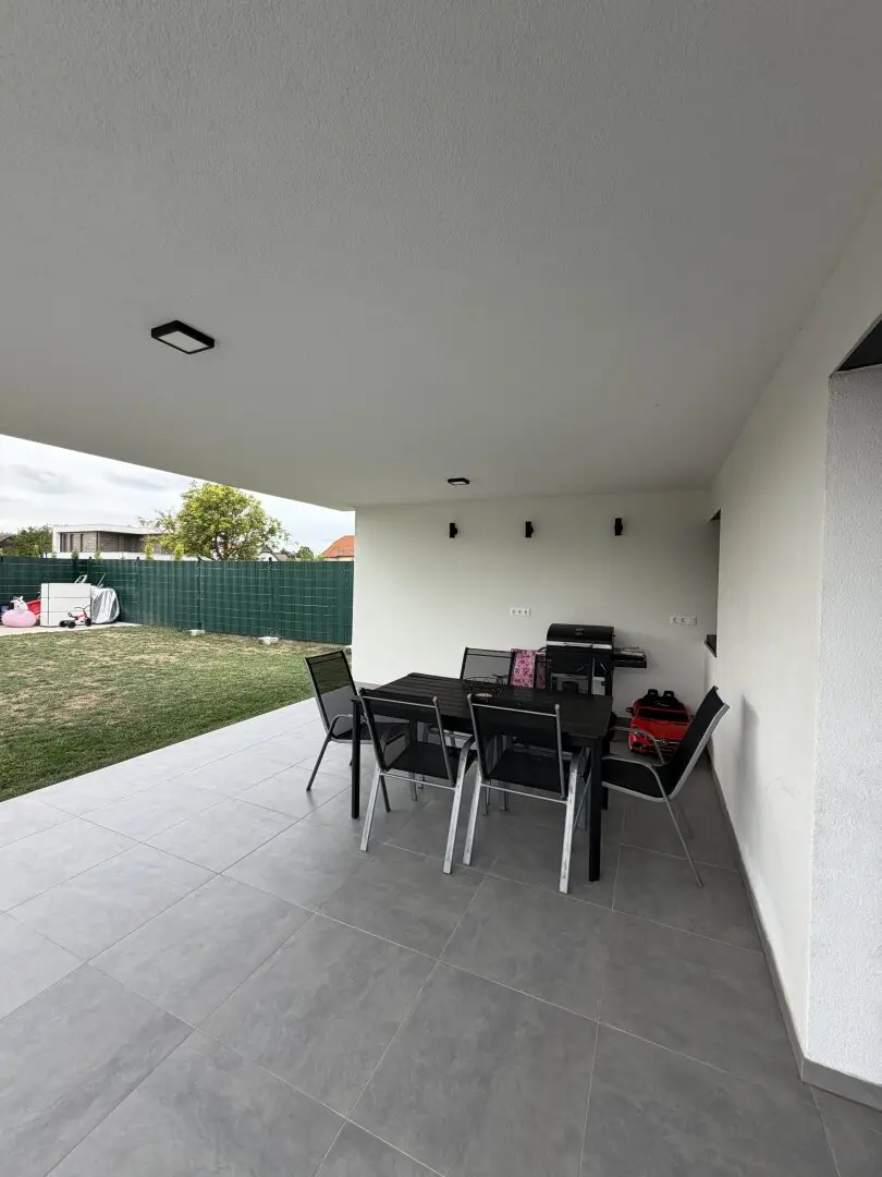 Terraced house semi-detached with plenty of space and flexible use