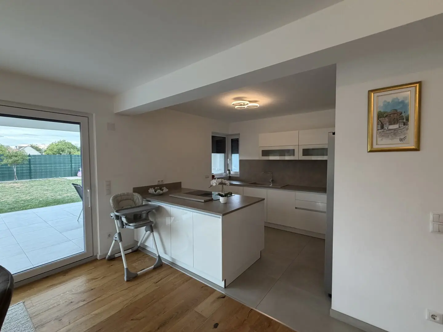 Terraced house semi-detached with plenty of space and flexible use