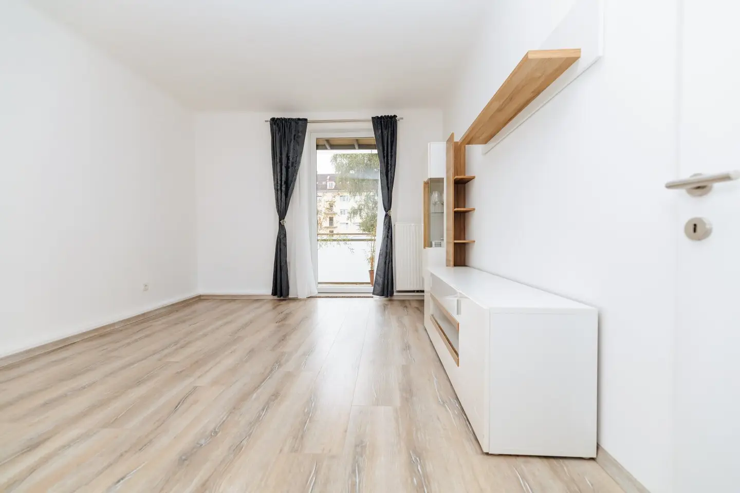WOHNJUWEL I XL-BALKON MIT GRÜNBLICK I MODERN SANIERT I TOP-KÜCHE I PARKPLATZ OPTIONAL I PROJEKT WOHNEN I