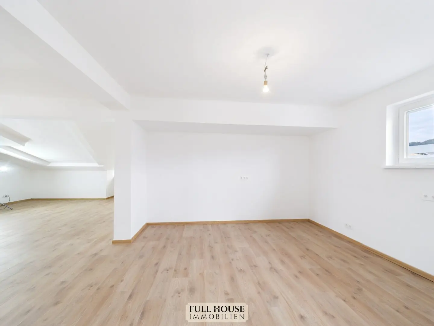 Living on approx. 112 m²: First occupancy after renovation - 3.5-room apartment with terrace and 2 parking spaces