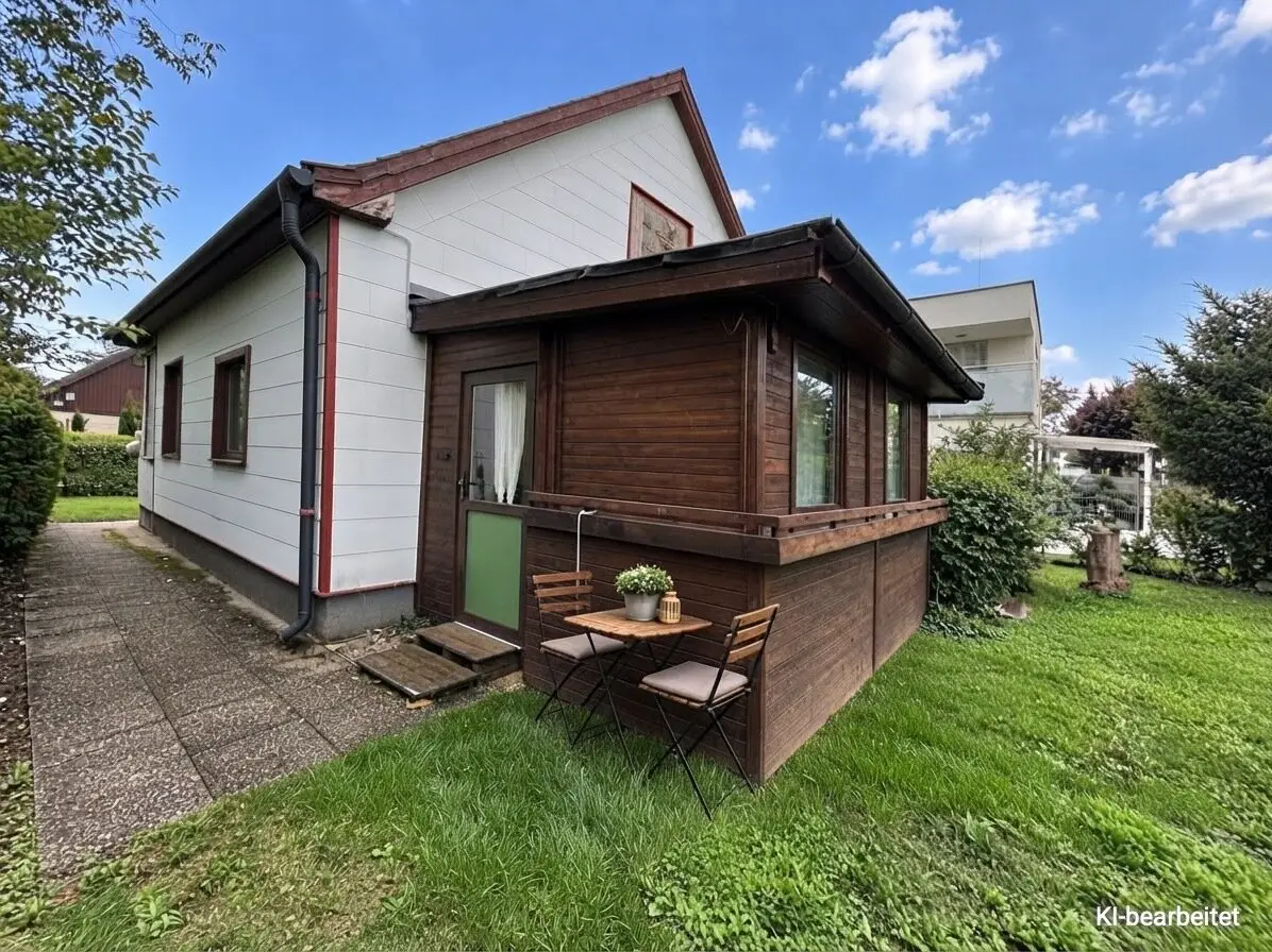 Renovate the house and make something of it or demolish and rebuild! partly basemented | well-kept garden with garden shed