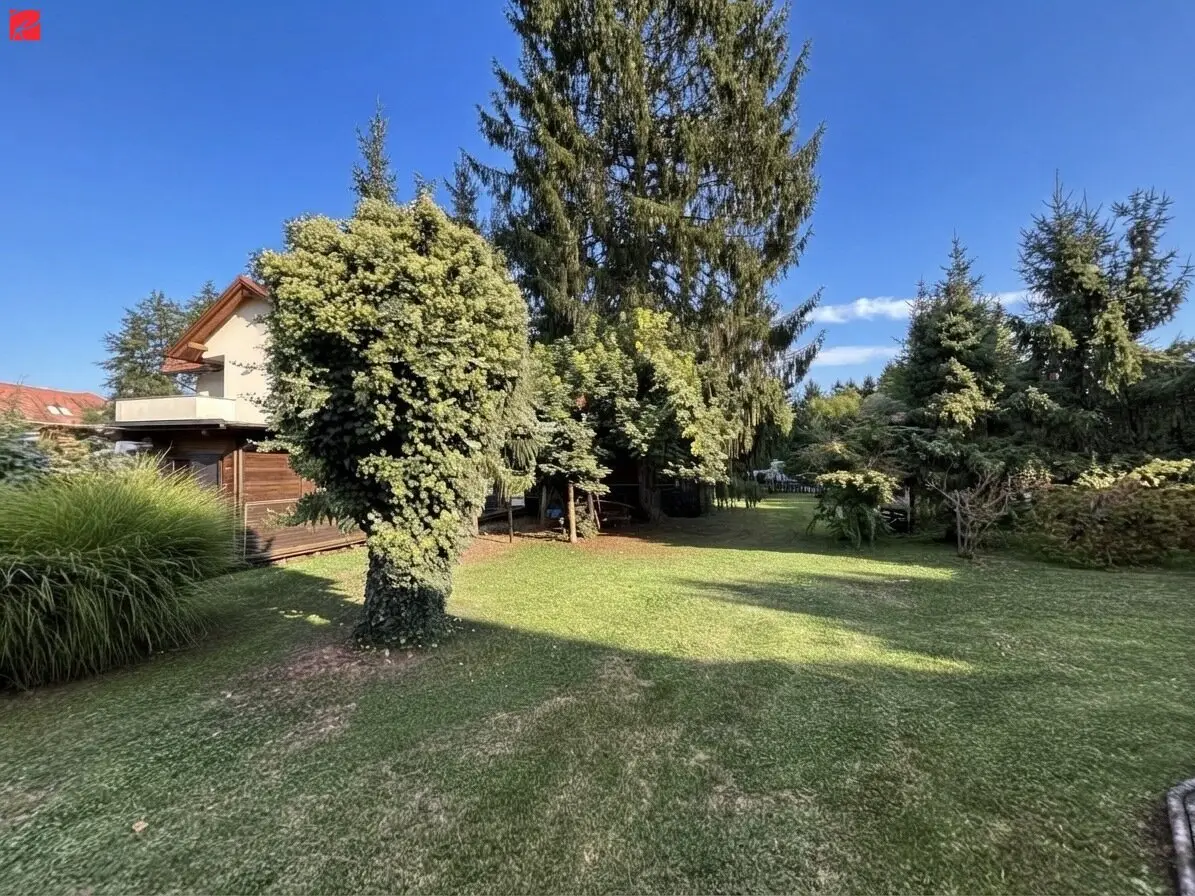Level building land with very good connections