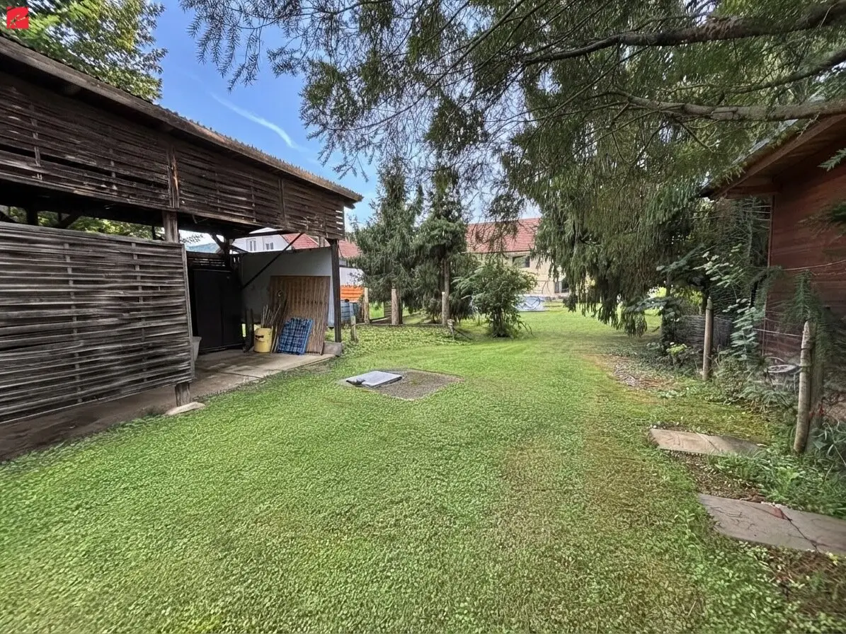 Level building land with very good connections