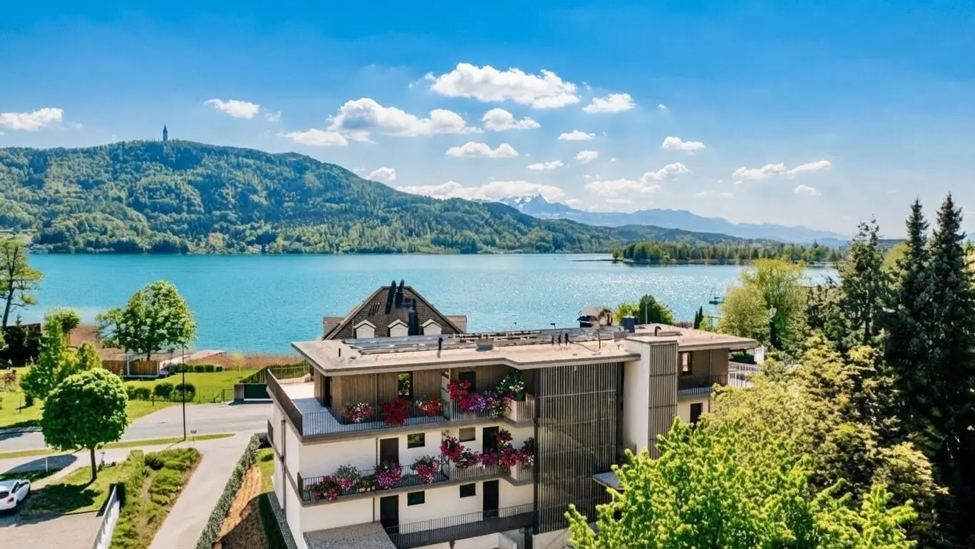 Living above the lake I Move in I Arrive