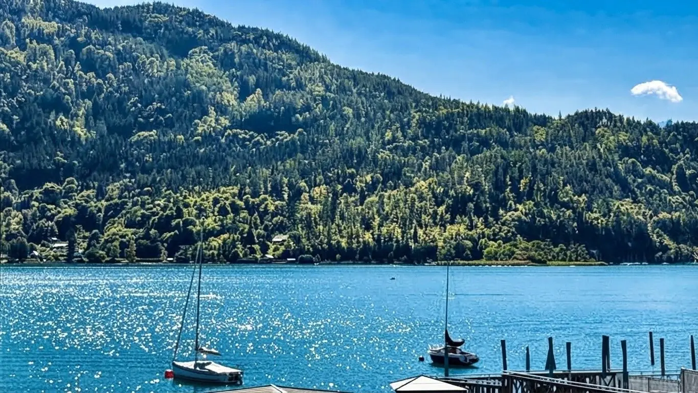Living above the lake I Move in I Arrive