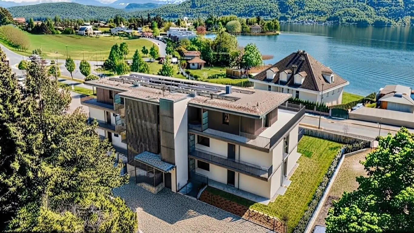 Living above the lake I Move in I Arrive