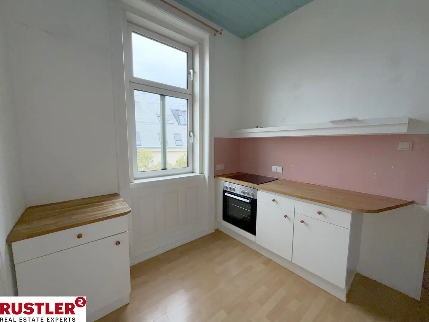 Altbauwohnung mit Gestaltungspotenzial im Stuwerviertel