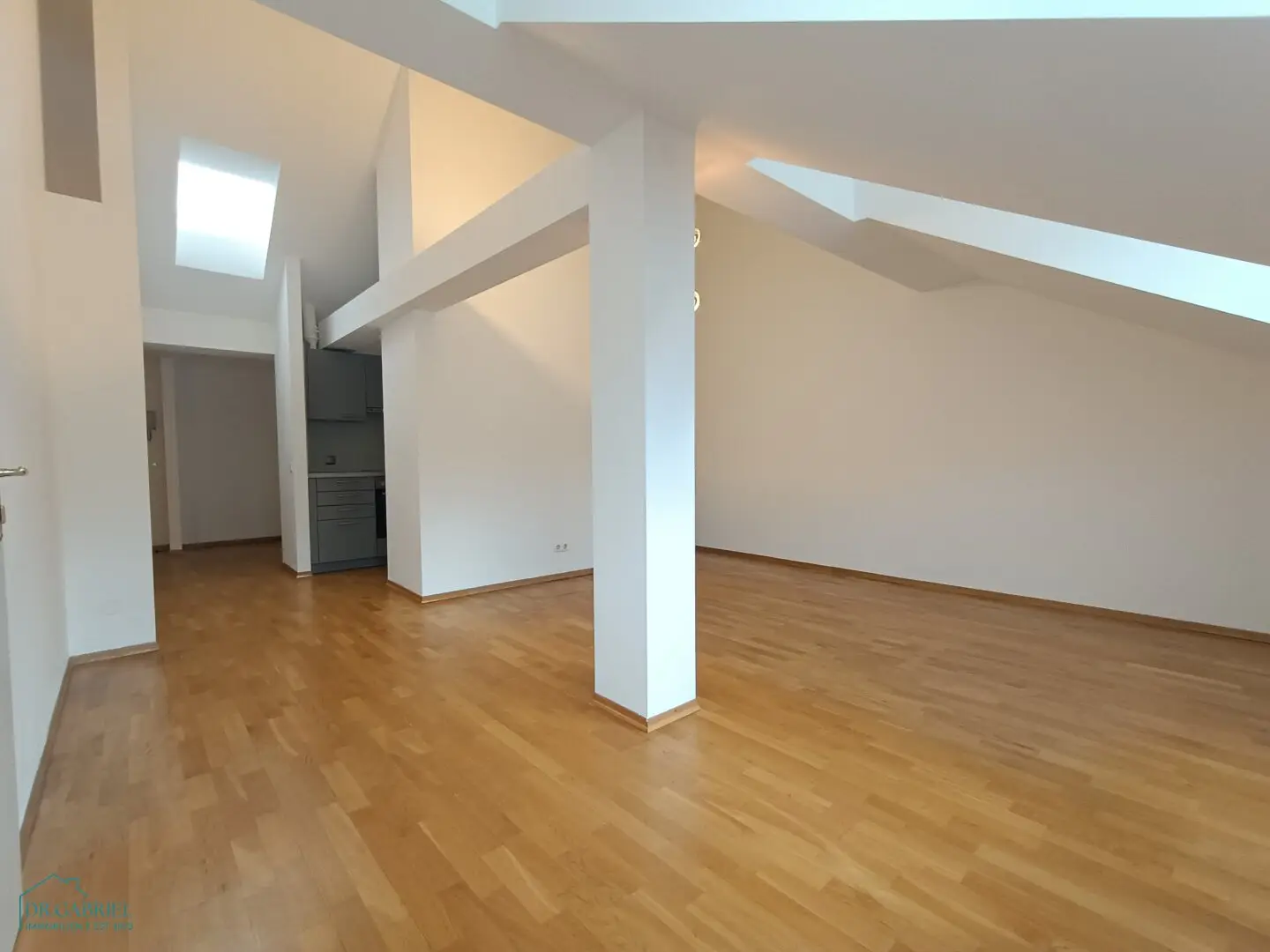 2-room attic apartment - near Matzleinsdorfer Platz