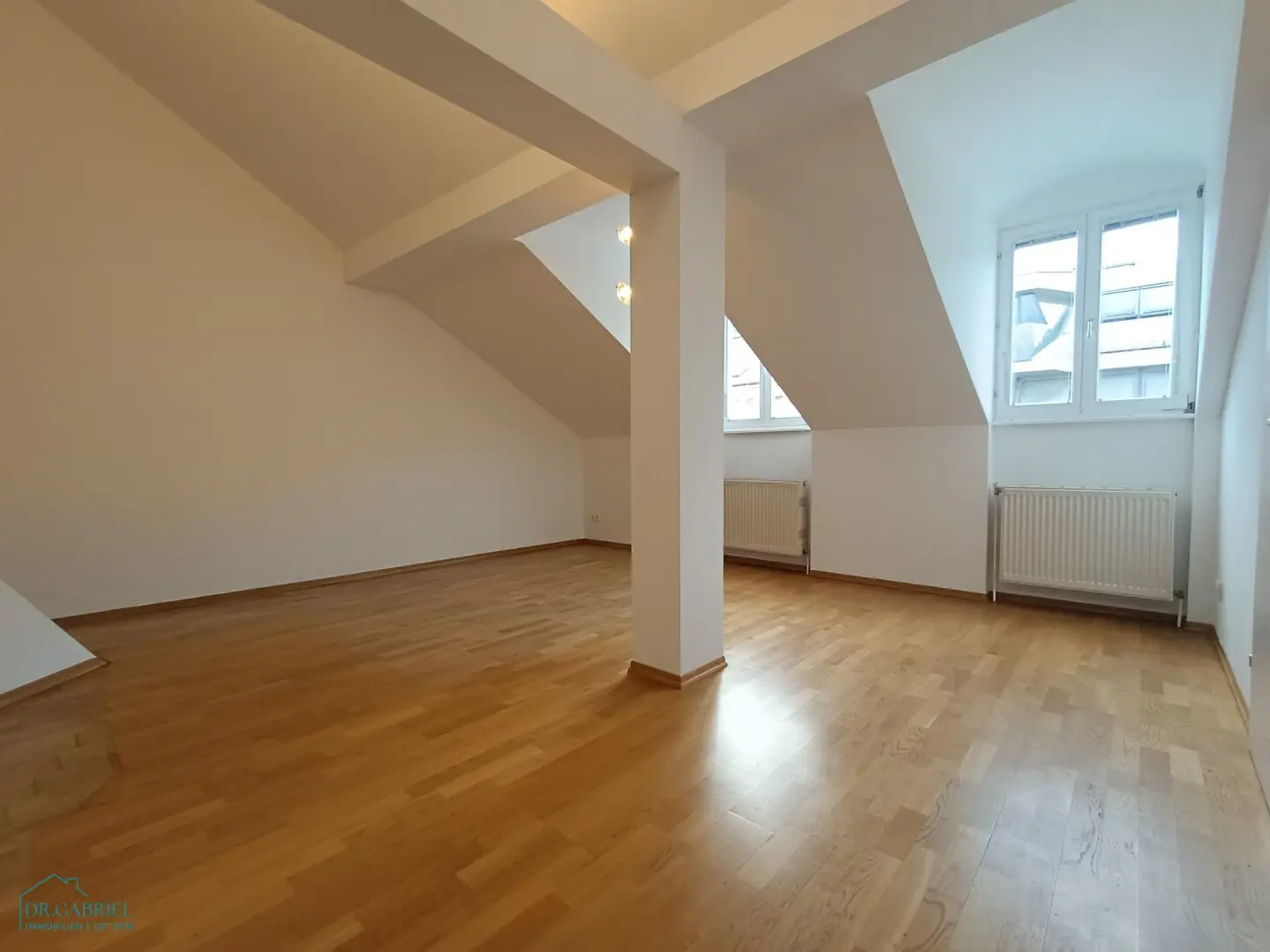 2-room attic apartment - near Matzleinsdorfer Platz