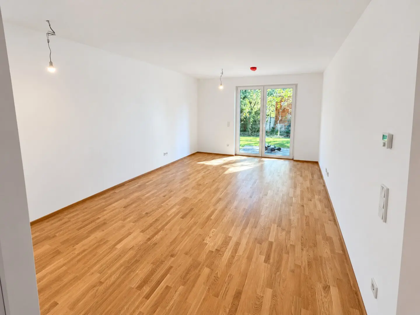 Lichtdurchflutete Gartenwohnung im Erstbezug mit Terrasse mit hoher Ausstattungsqualität