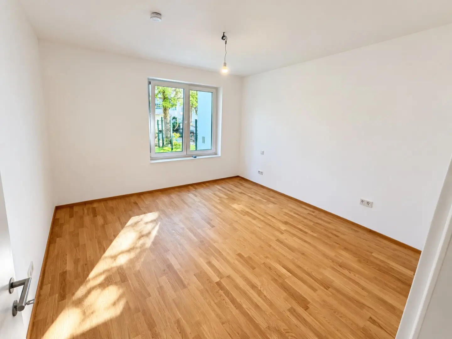Lichtdurchflutete Gartenwohnung im Erstbezug mit Terrasse mit hoher Ausstattungsqualität