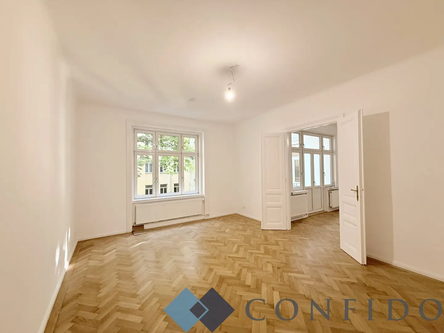 Erstbezug nach Sanierung - Komplett hofseitig ausgerichtete Altbauwohnung mit Loggia in der Kaiserstraße- UNBEFRISTET