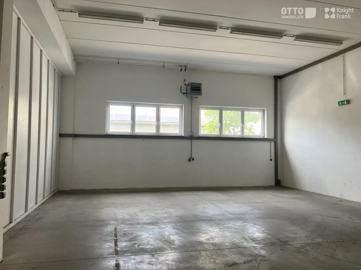 Loftwohnung with generous hall and ideal logistics