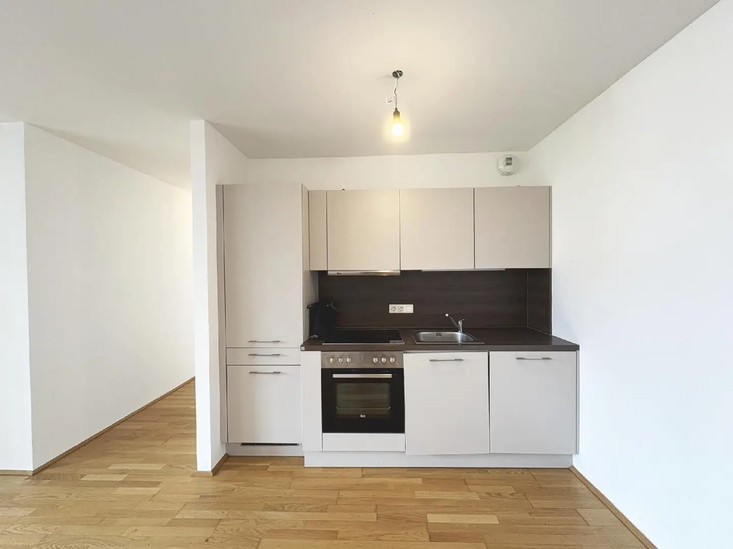 Bright apartment with loggia and ceiling cooling