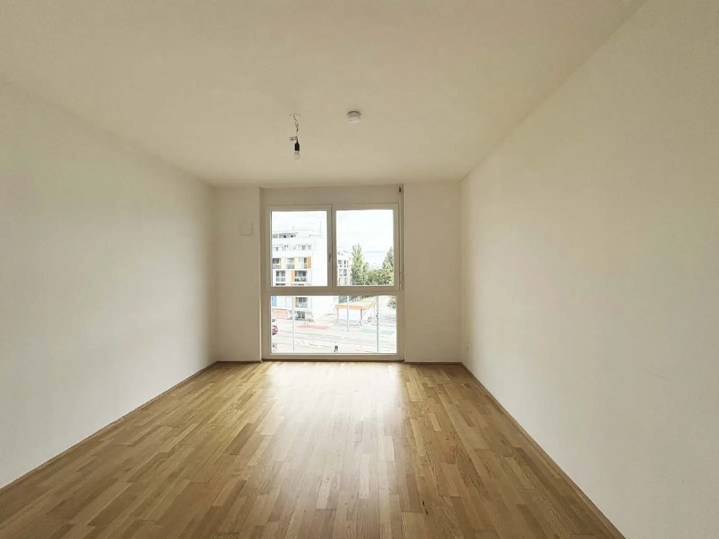 Bright apartment with loggia and ceiling cooling