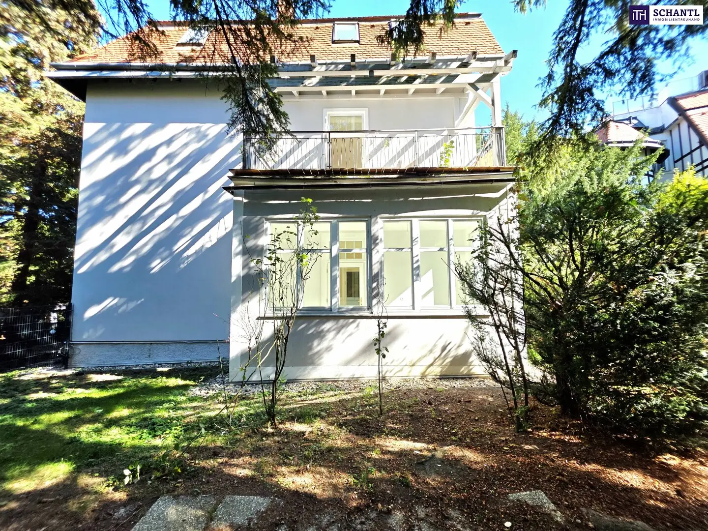 Gem! Dream garden apartment in Hietzing in an absolute quiet location! Historic and renovated villa building + privacy + high-quality surroundings!