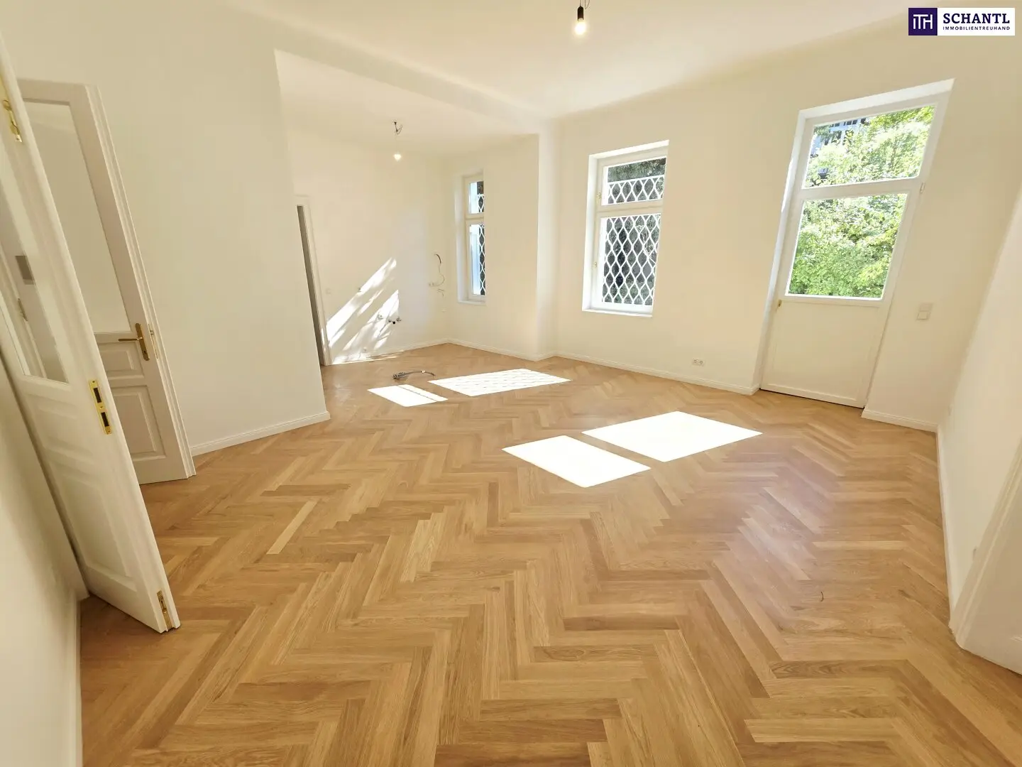 Gem! Dream garden apartment in Hietzing in an absolute quiet location! Historic and renovated villa building + privacy + high-quality surroundings!