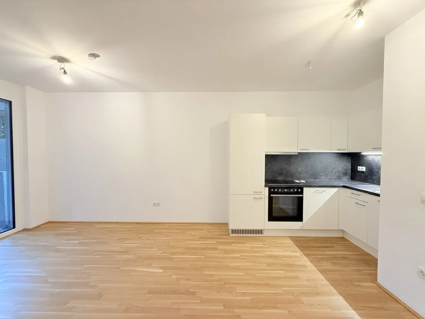 Theo's Welcome to the Park! Bright 2-room apartment in absolute quiet location with green view