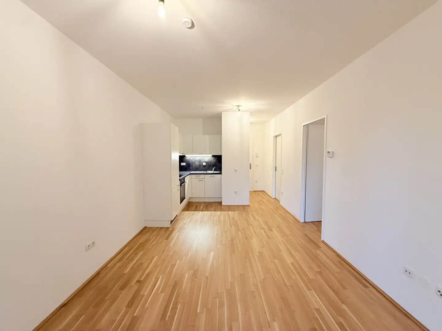 Theo's Welcome to the Park! Bright 2-room apartment in absolute quiet location with green view