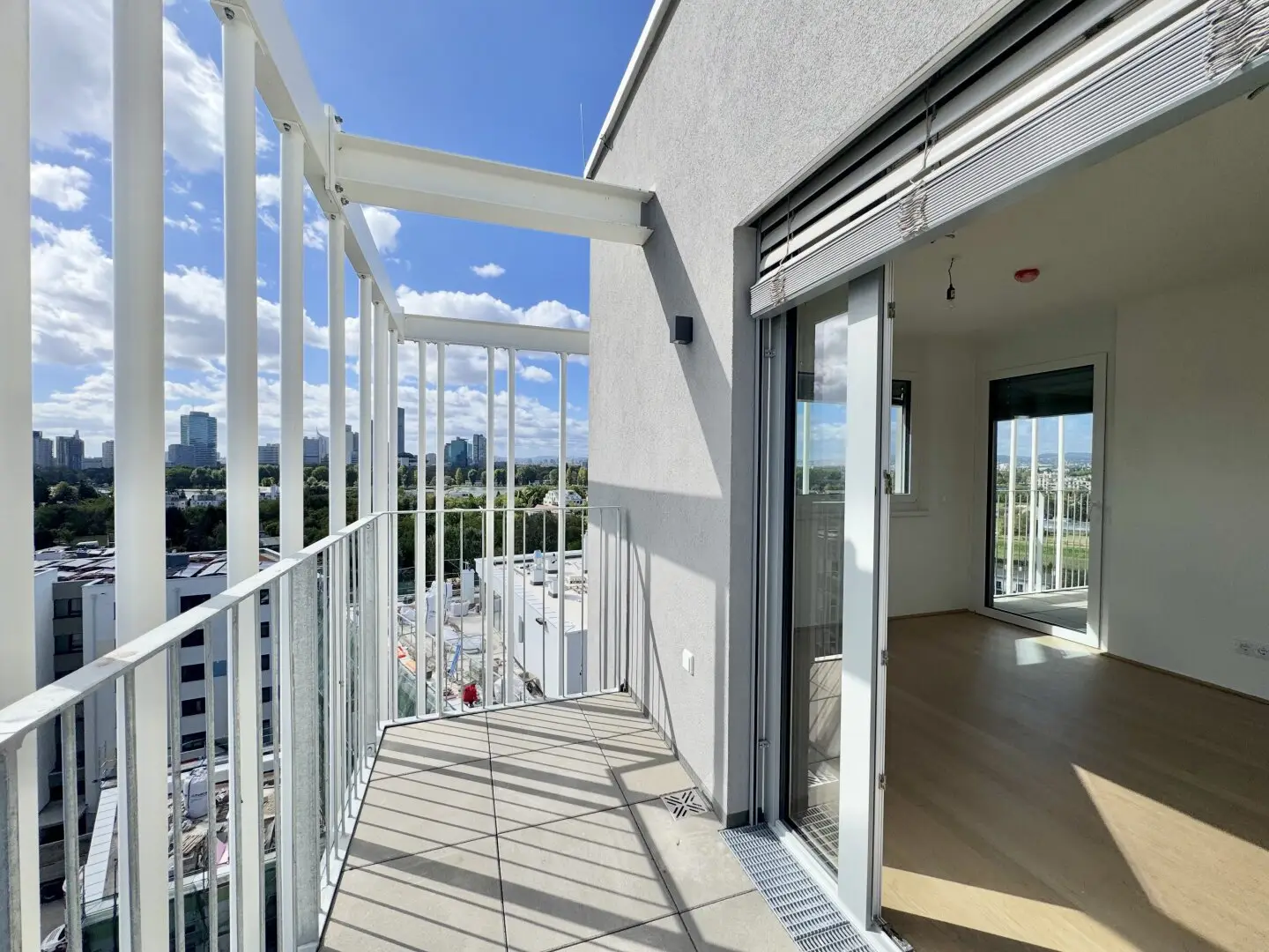 Living with view of the Danube and Vienna skyline